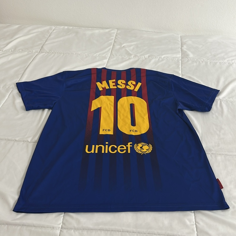 FCBarcelona Messi 10 Unicef Jersey - Picture 8 of 11